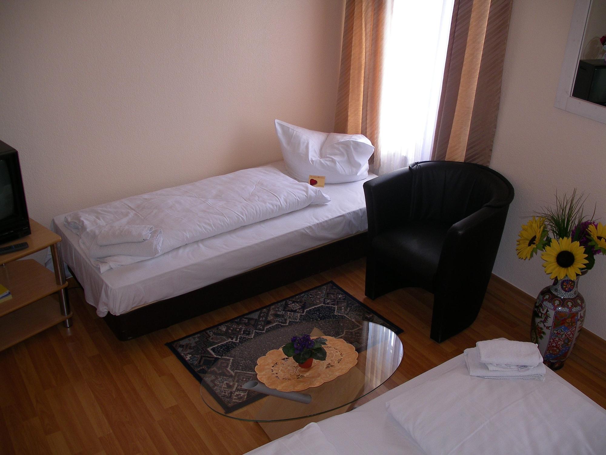 Hotel Garni Djaran Offenbach am Main Exterior photo
